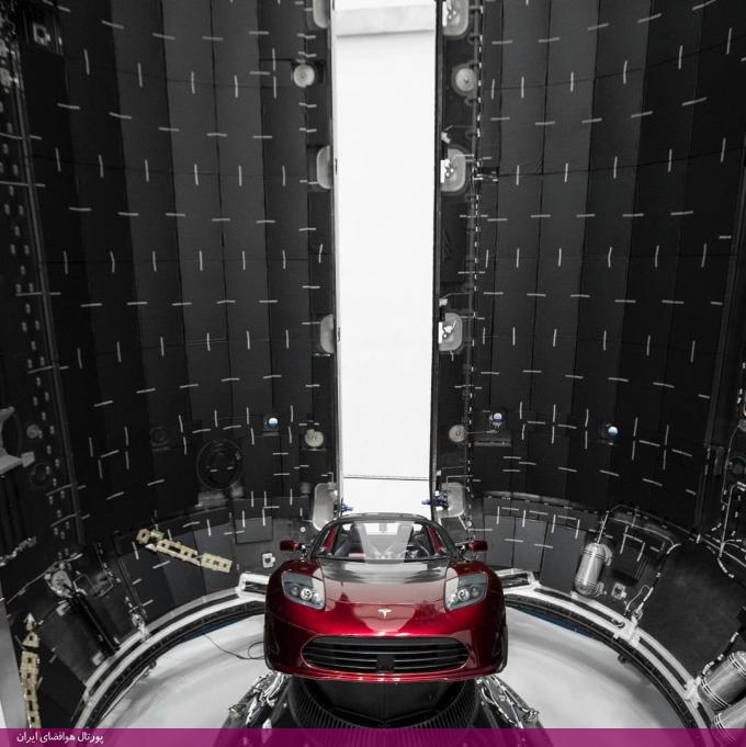 انتشار تصاویری از خودرو تسلا در حال یکپارچه سازی با راکت فالکون هوی با هدف ارسال به مدار سیاره سرخ