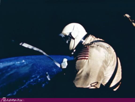 نخستین پیاده‌روی فضایی آمریکایی‌ها در قاب تصویر