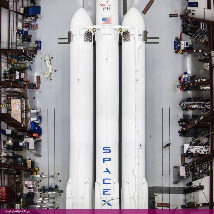 ایلان ماسک مالک شرکت اسپیس ایکس در توییتر خود عکسی از راکت «فالکون سنگین» یا «فالکون هوی» (Falcon Heavy) منتشر و زمان پرتاب این موشک را ماه آینده اعلام کرده است.