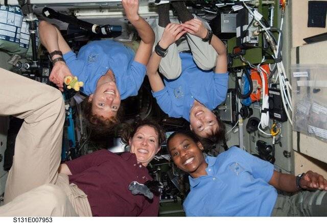 بررسی ۱۷ فضانورد زن ناسا که شانس سفر به ماه را دارند / نخستین زنی که به ماه قدم می‌گذارد چه کسی خواهد بود؟
