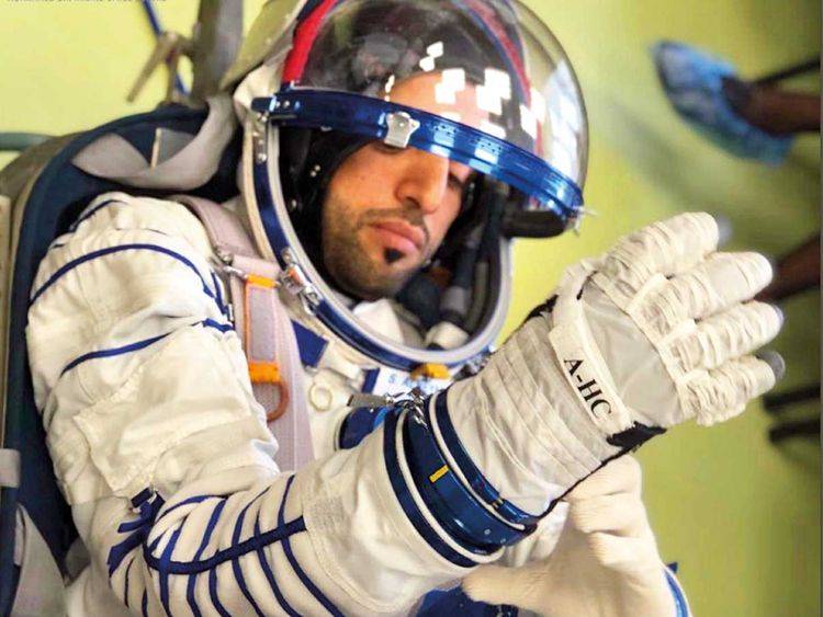 هزاع المنصوری که ۳۵ سال سن دارد، نخستین فرد عرب زبانی است که از ایستگاه فضایی بین‌المللی بازدید خواهد کرد.
