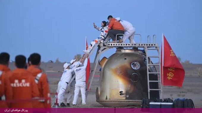 سه فضانورد شنژو ۲۱ روز ۲۹ مه از ایستگاه فضایی «تیانگونگ» (Tiangong) چین به زمین بازگشتند و ساعت ۸:۱۱ صبح به وقت منطقه زمانی شرقی در محل فرود «دونگفنگ» (Dongfeng) واقع در مغولستان داخلی فرود آمدند. سه فضانورد شنژو ۲۱ روز ۲۹ مه از ایستگاه فضایی «تیانگونگ» (Tiangong) چین به زمین بازگشتند و ساعت ۸:۱۱ صبح به وقت منطقه زمانی شرقی در محل فرود «دونگفنگ» (Dongfeng) واقع در مغولستان داخلی فرود آمدند.