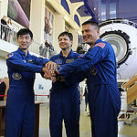 CG4G9064 --- (6 May 2015) --- At the Gagarin Cosmonaut Training Center in Star City, Russia, Expedition 44/45 crewmembers Kimya Yui of the Japan Aerospace Exploration Agency (left), Oleg Kononenko of the Russian Federal Space Agency (Roscosmos, center), a